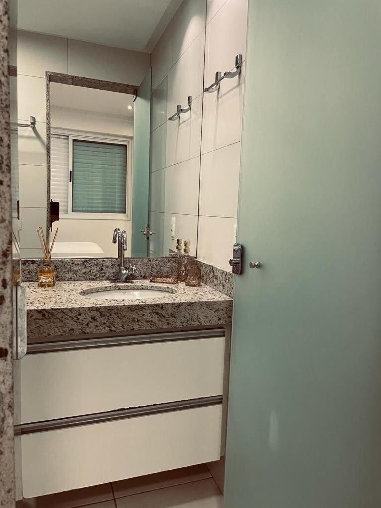 2 Qts.| 4 Hosp. | Ao Lado Do Goiania Shopping Apartment Exterior photo